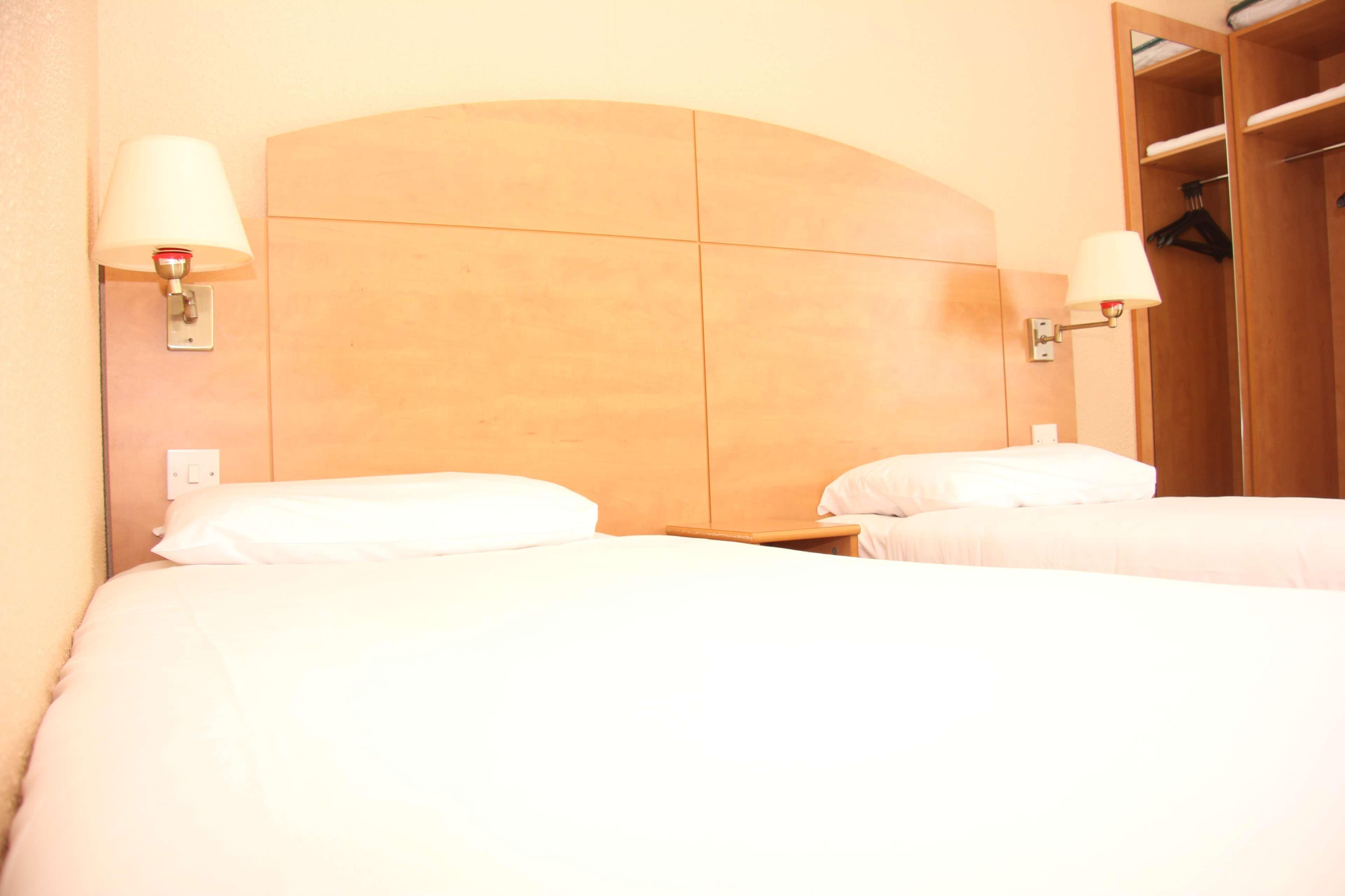 Hotel Campanile Milton Keynes - Fenny Stratford Exterior foto
