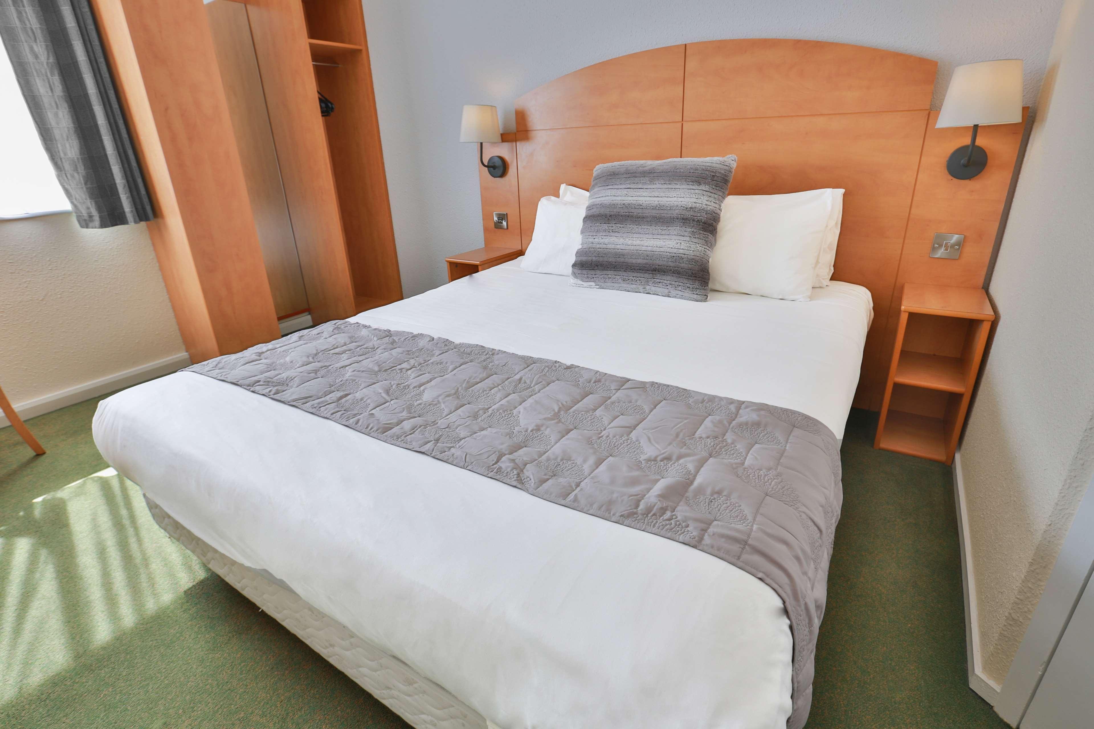 Hotel Campanile Milton Keynes - Fenny Stratford Exterior foto