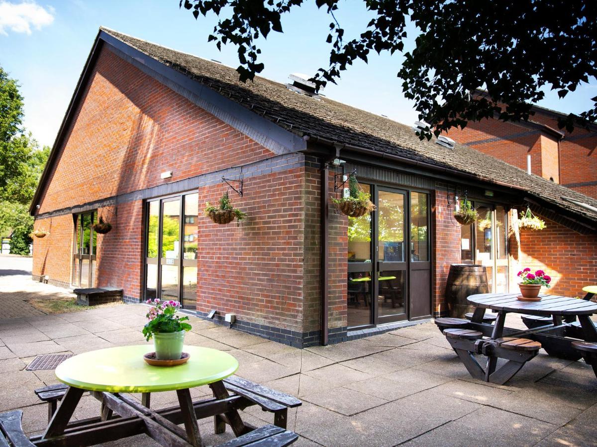 Hotel Campanile Milton Keynes - Fenny Stratford Exterior foto
